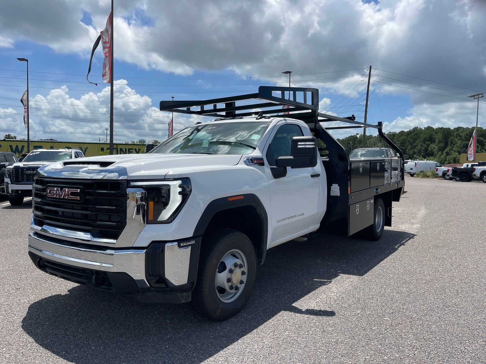 2025 GMC Sierra 3500HD Pro's photo