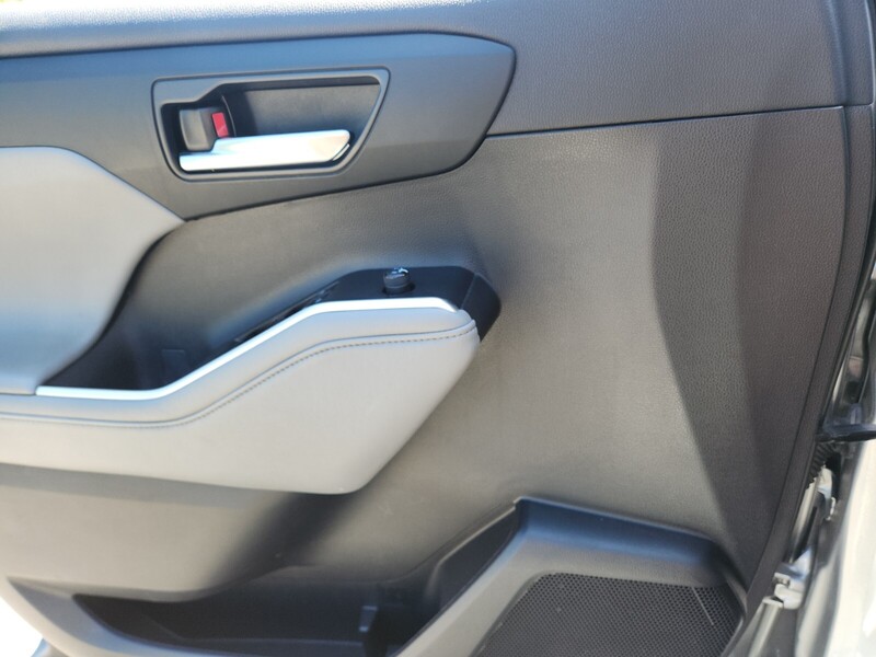 2021 Toyota Highlander XLE photo 25