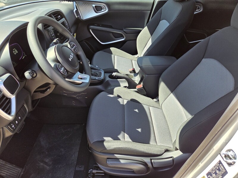 2025 Kia Soul LX photo 5