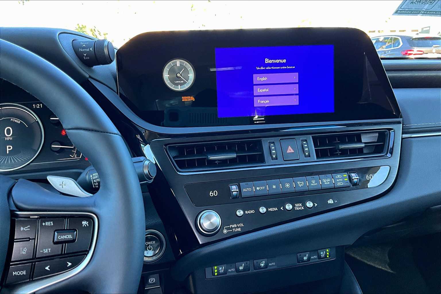 2025 Lexus ES 300h photo 6