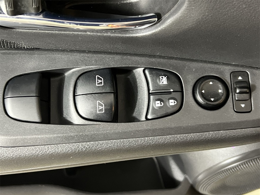 2021 Nissan Kicks SV photo 12