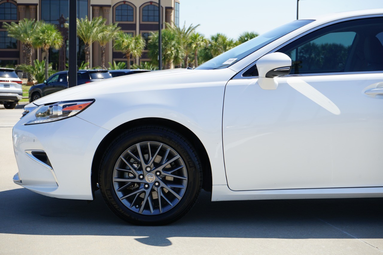 2017 Lexus ES 350 photo 10