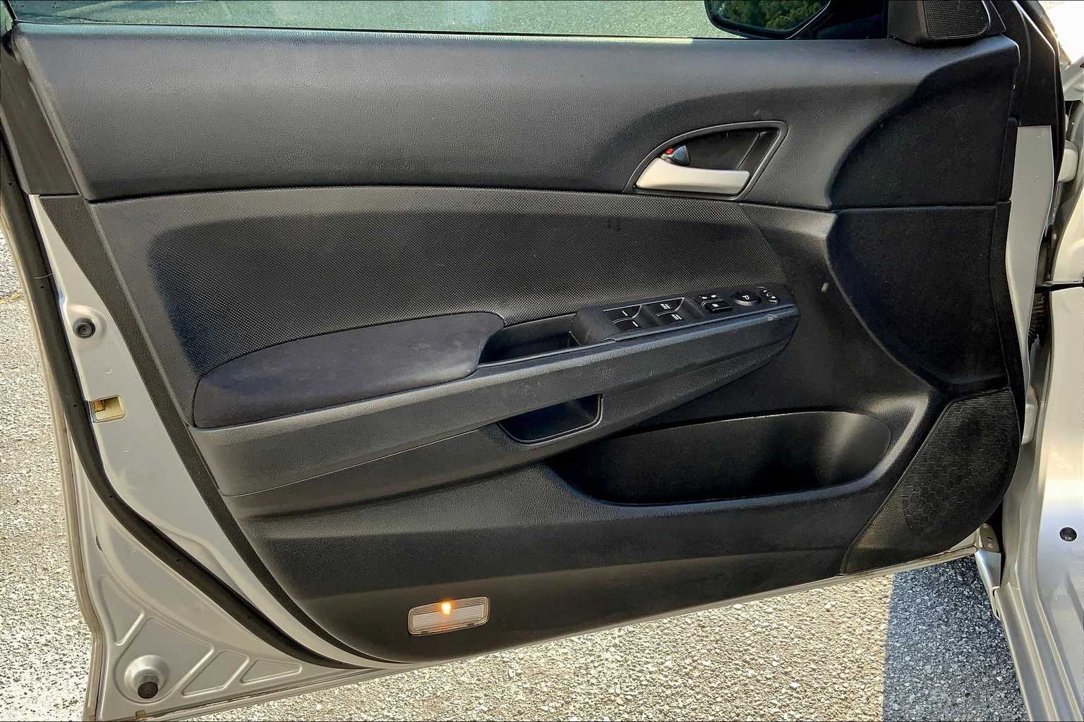 2011 Honda Accord LX-P photo 19