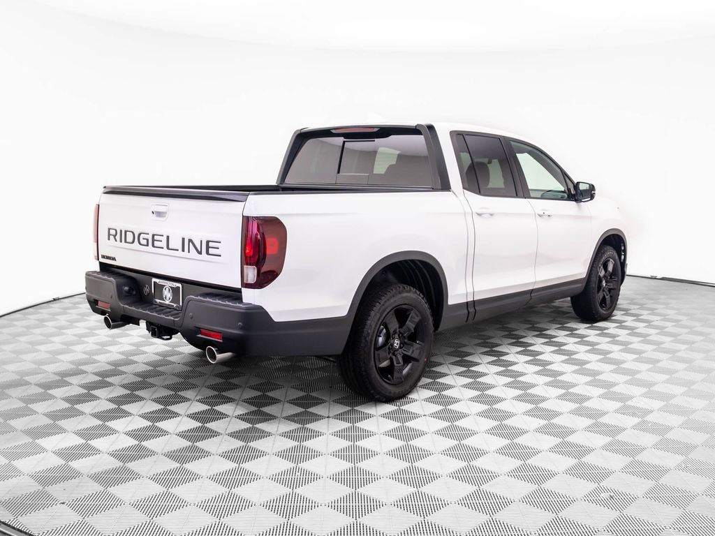 2025 Honda Ridgeline Black Edition photo 4