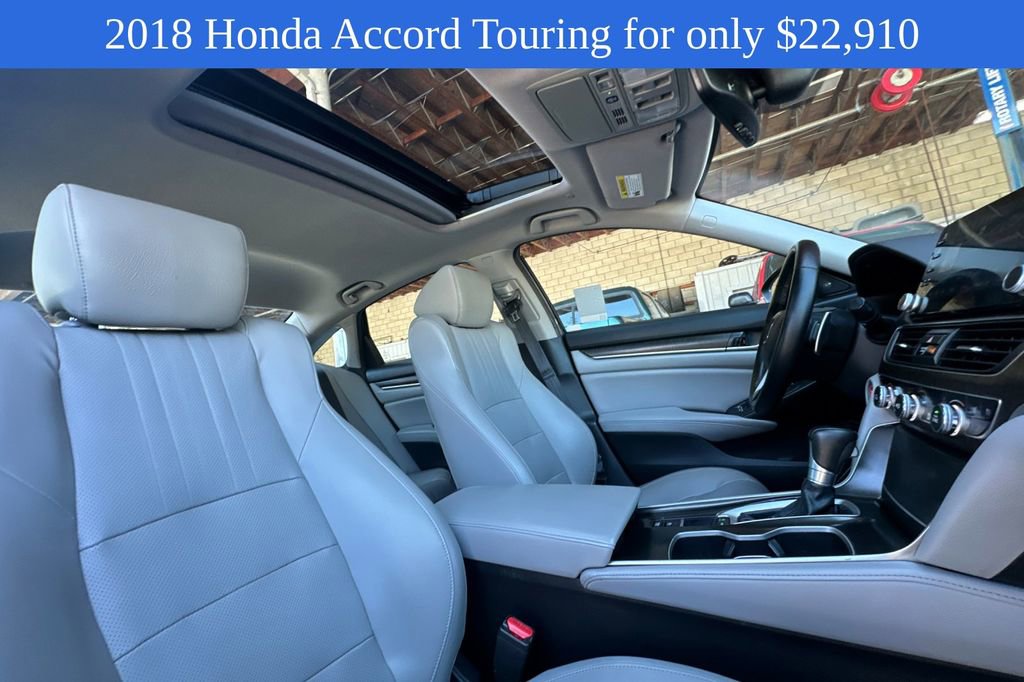 2018 Honda Accord Touring 1.5T photo 16
