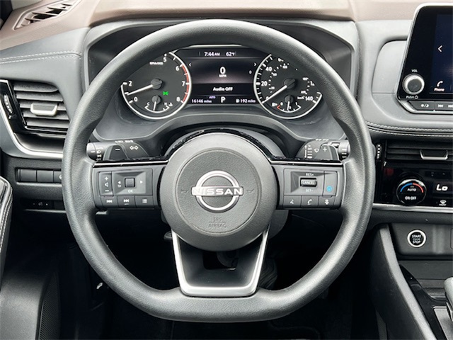2022 Nissan Rogue SV photo 25