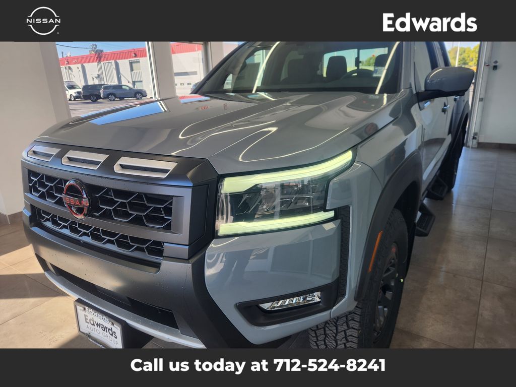 2026 Nissan Frontier PRO-4X Crew Cab photo 4