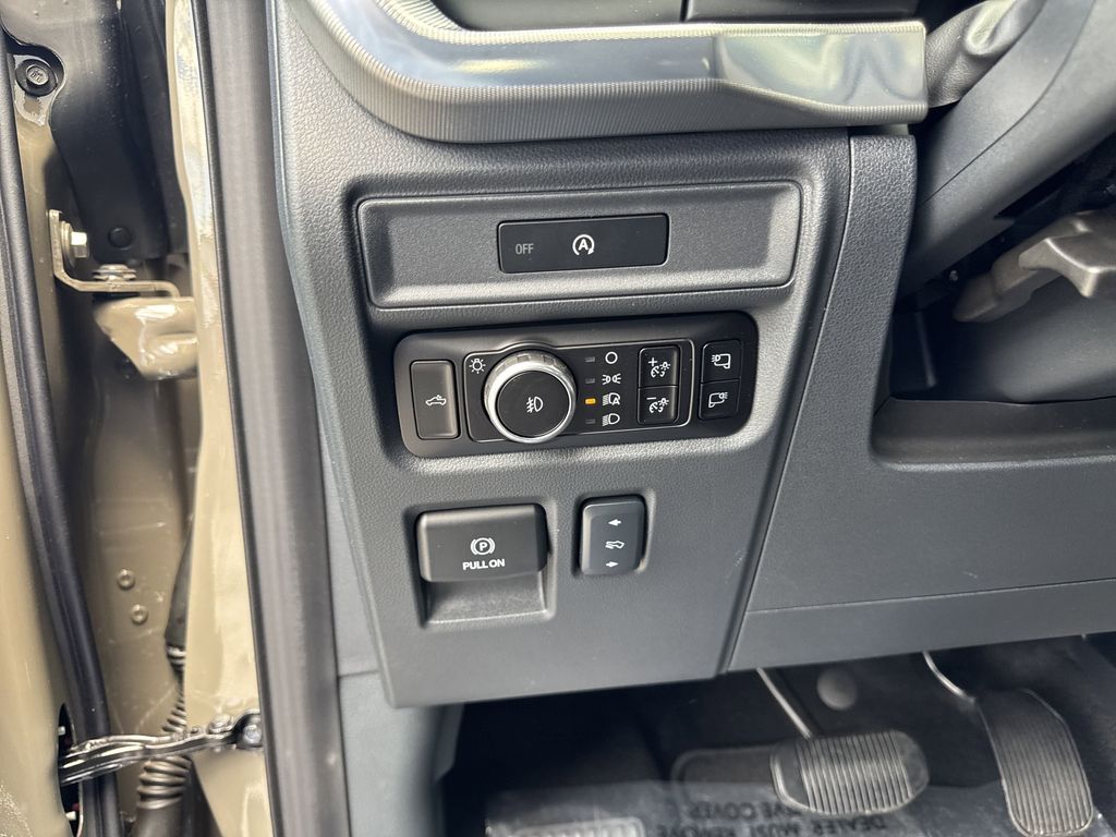 2025 Ford F-150 Lariat photo 19