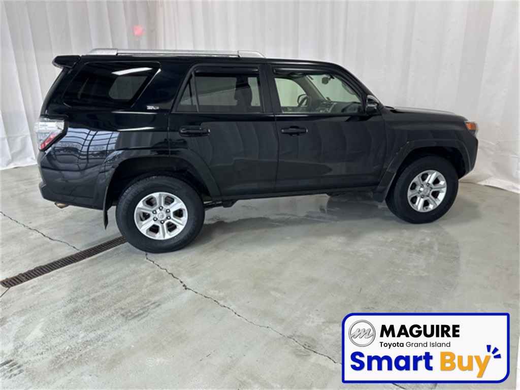 2017 Toyota 4Runner SR5 Premium photo 2