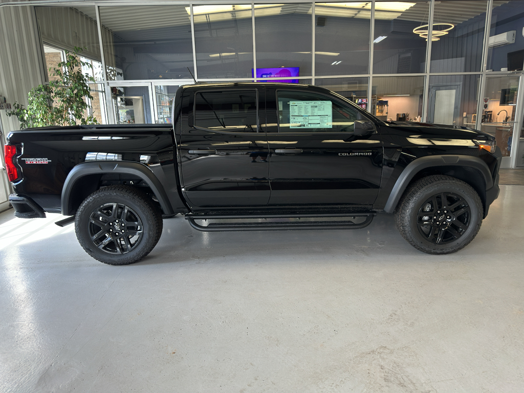 2025 Chevrolet Colorado Trail Boss photo 3