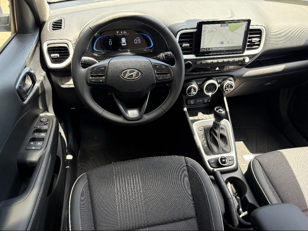 2025 Hyundai Venue Limited photo 4