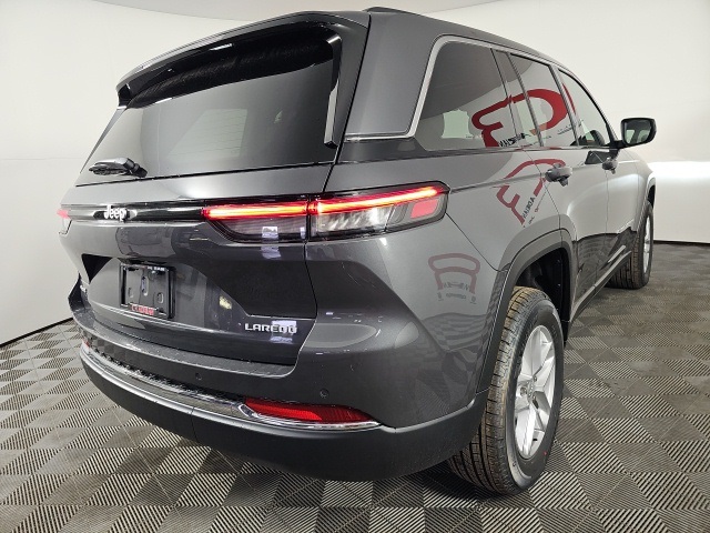 2025 Jeep Grand Cherokee Laredo X photo 3