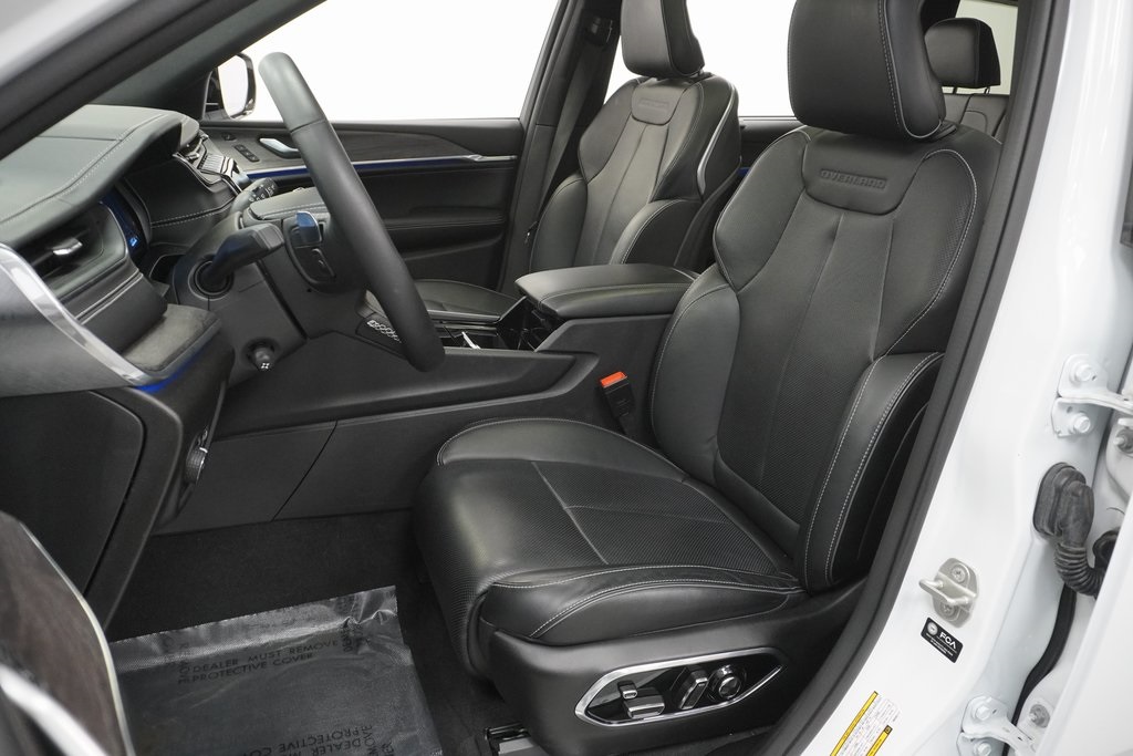 2024 Jeep Grand Cherokee Overland photo 14