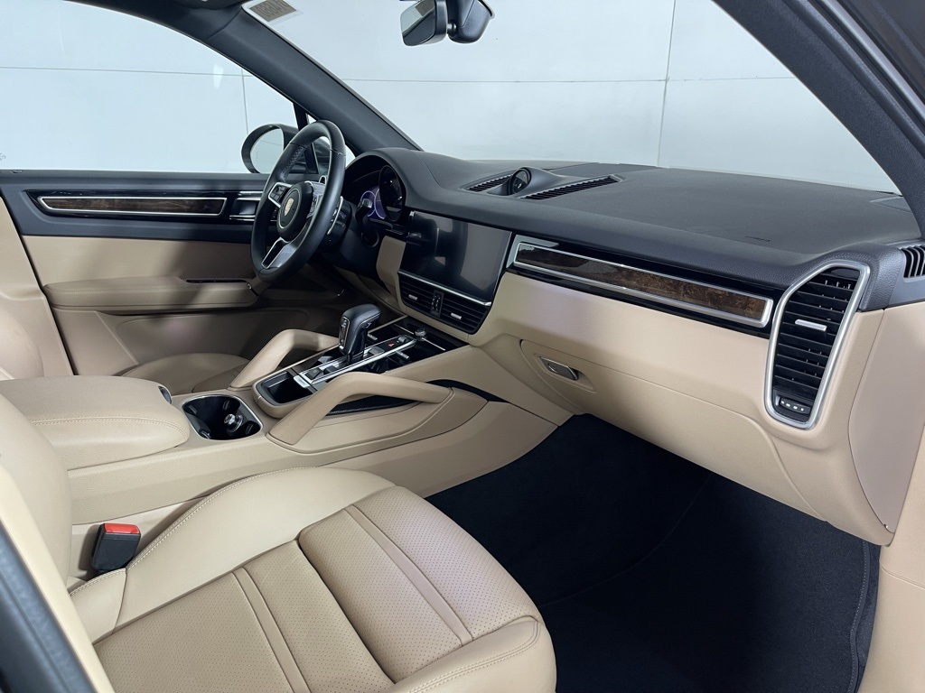 2022 Porsche Cayenne Base photo 12