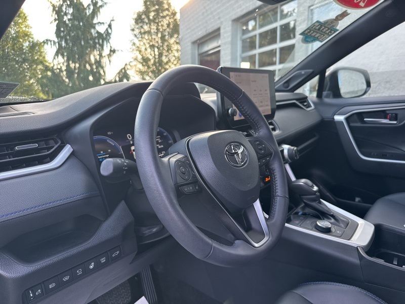2023 Toyota RAV4 Hybrid XSE photo 9