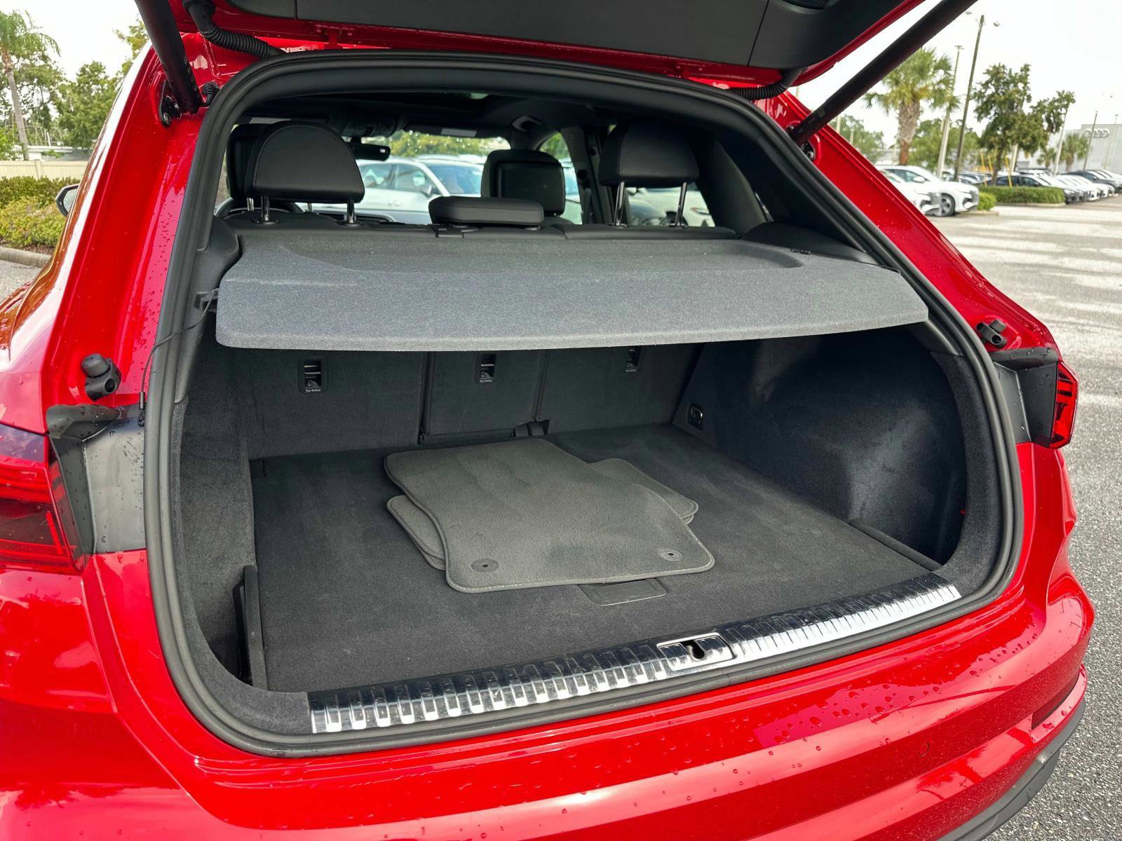 2024 Audi Q3 45 TFSI S line Premium photo 10