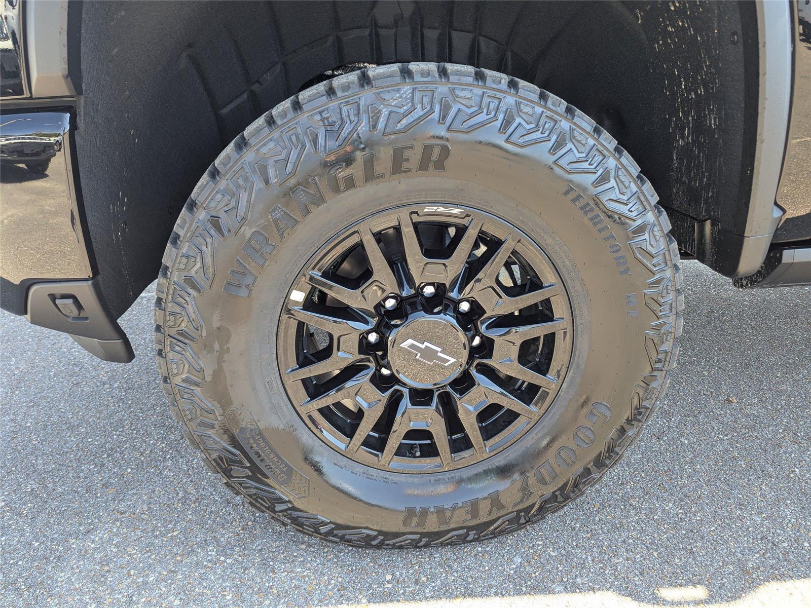 2026 Chevrolet Silverado 2500HD ZR2 photo 9