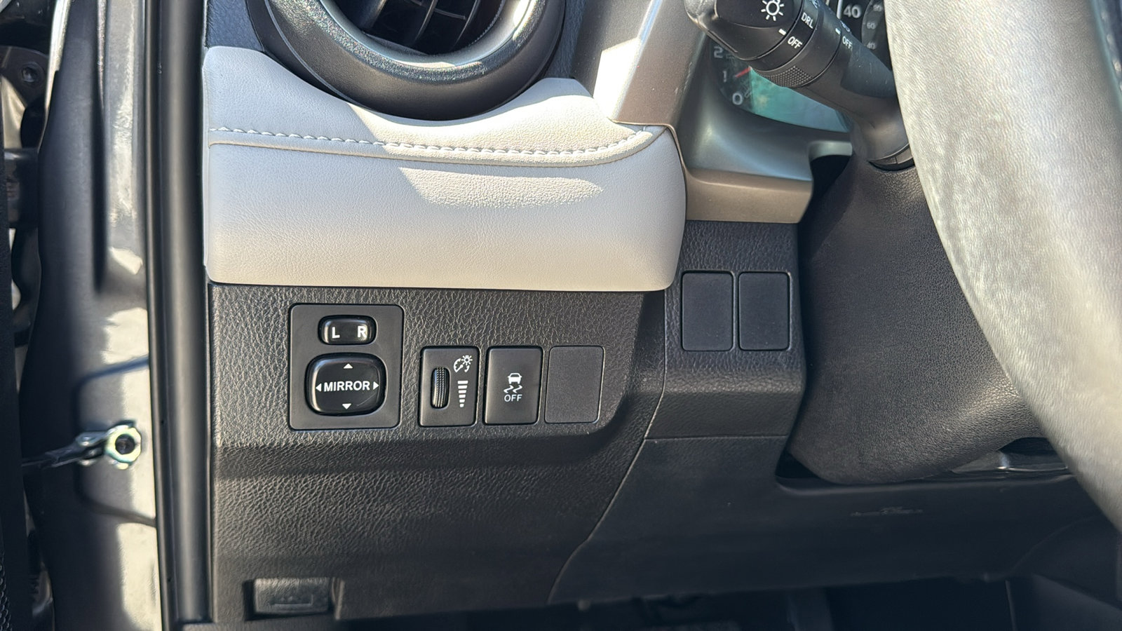 2015 Toyota RAV4 XLE photo 21