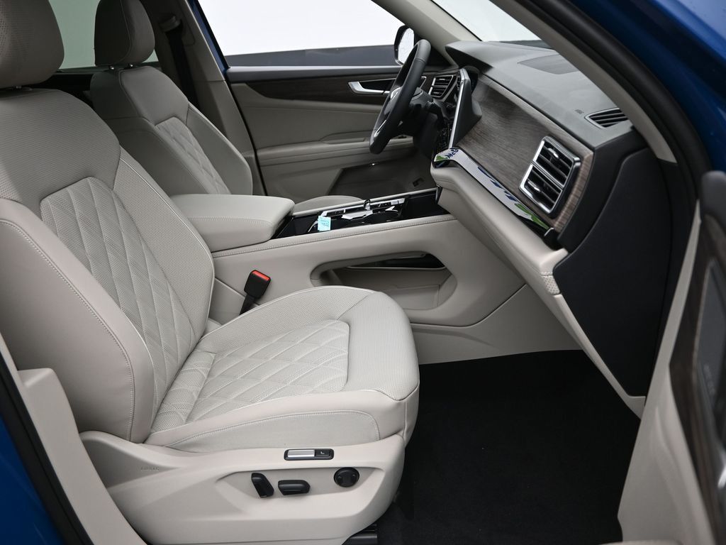 2026 Volkswagen Atlas SEL Premium R-Line photo 3