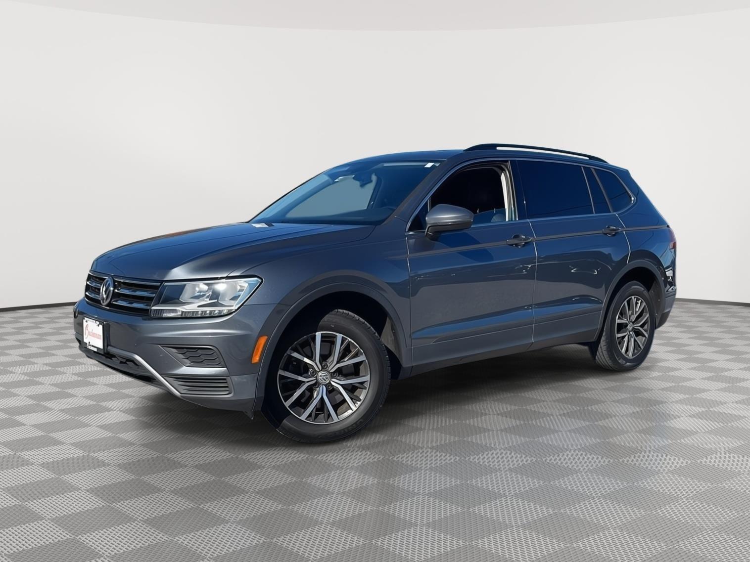 2019 Volkswagen Tiguan SEL R-Line photo 3