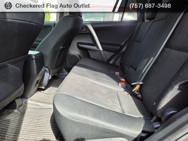 2017 Toyota RAV4 LE photo 19