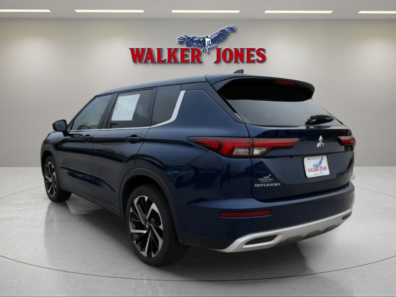 2024 Mitsubishi Outlander SE's photo