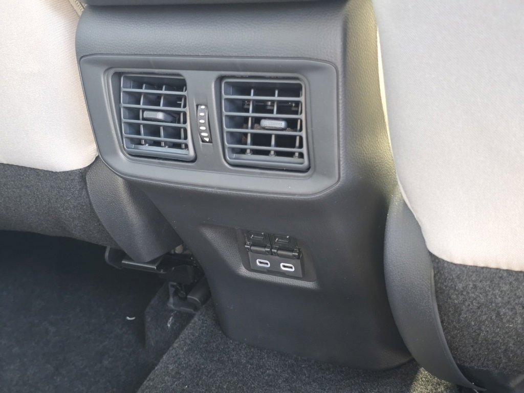 2025 Toyota RAV4 XLE photo 25