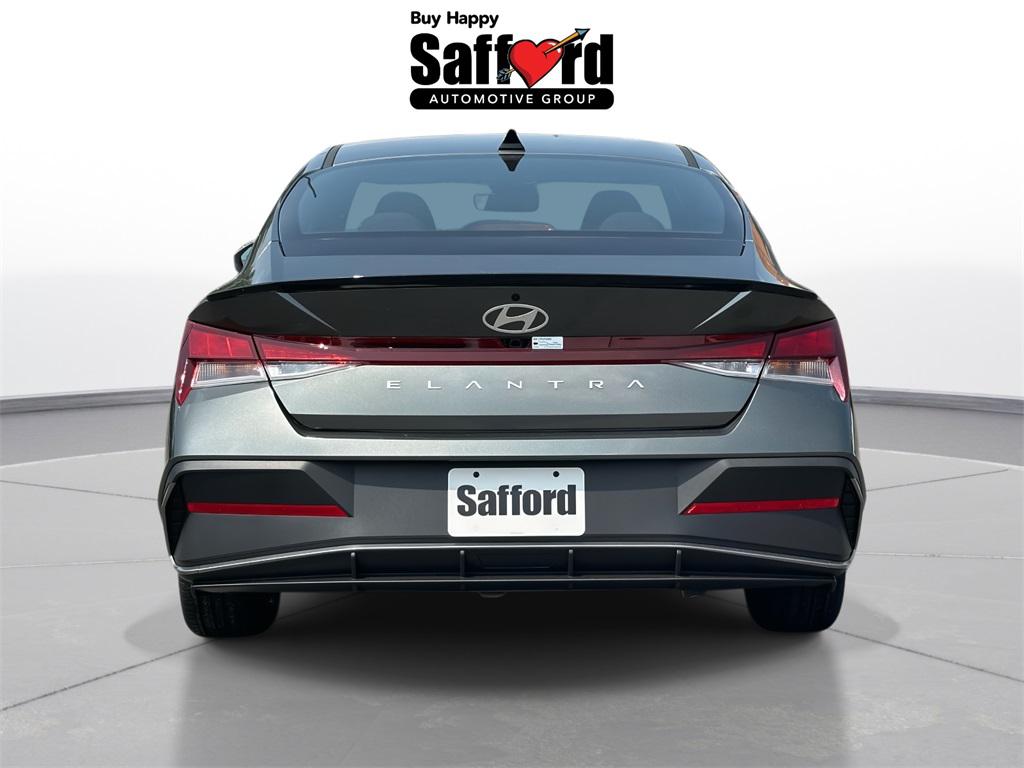 2025 Hyundai Elantra SEL Sport photo 7