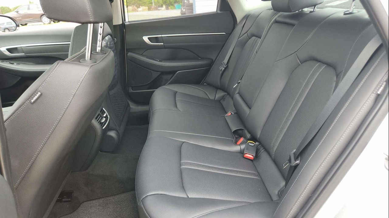 2025 Hyundai Sonata Hybrid Limited photo 17