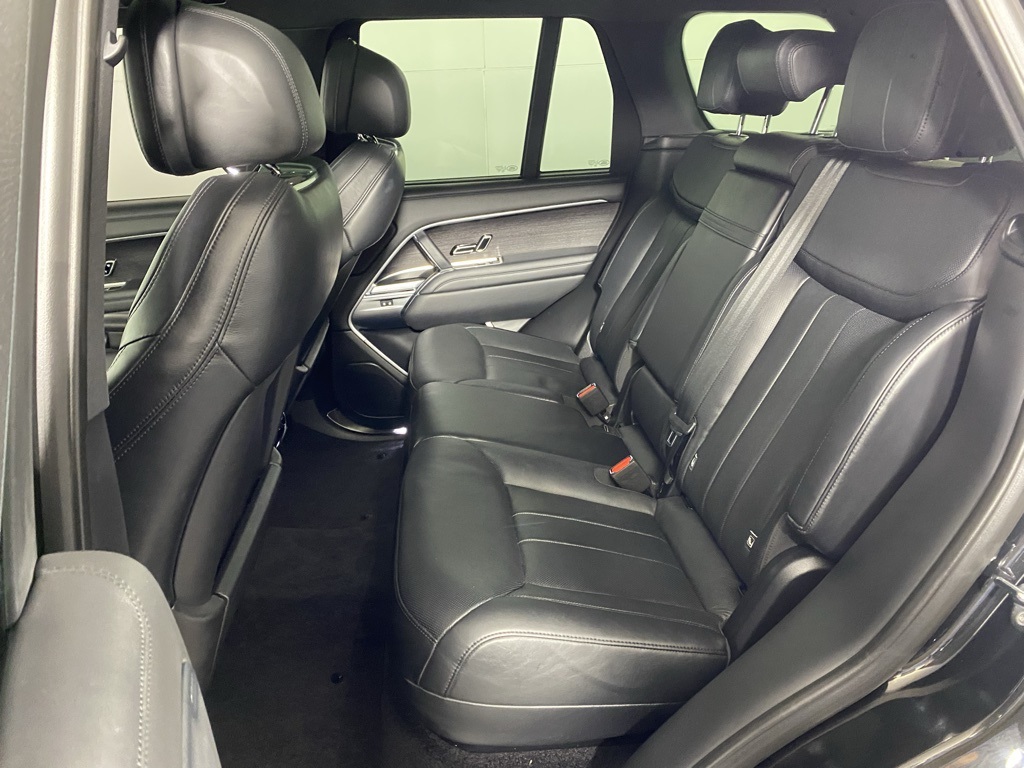 2024 Land Rover Range Rover SE photo 17
