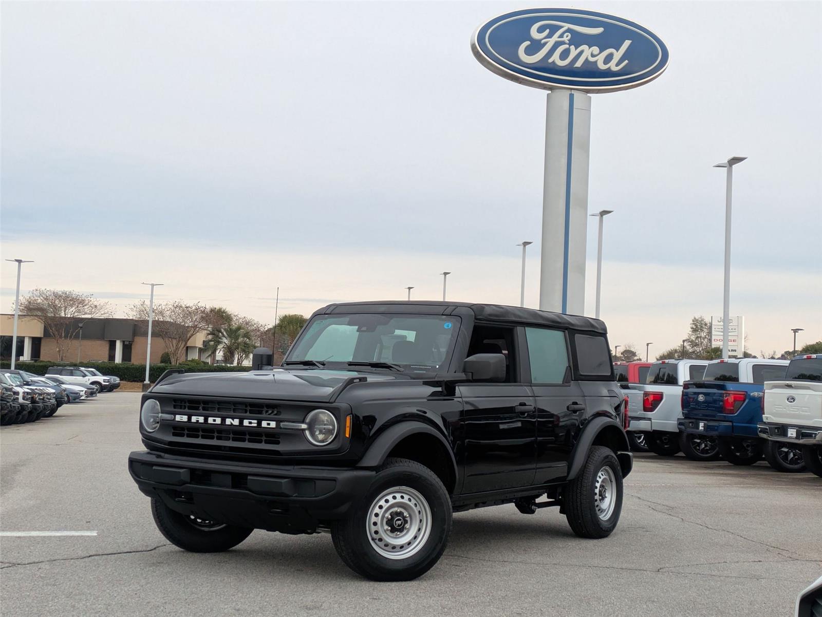 2025 Ford Bronco 4-Door Base's photo