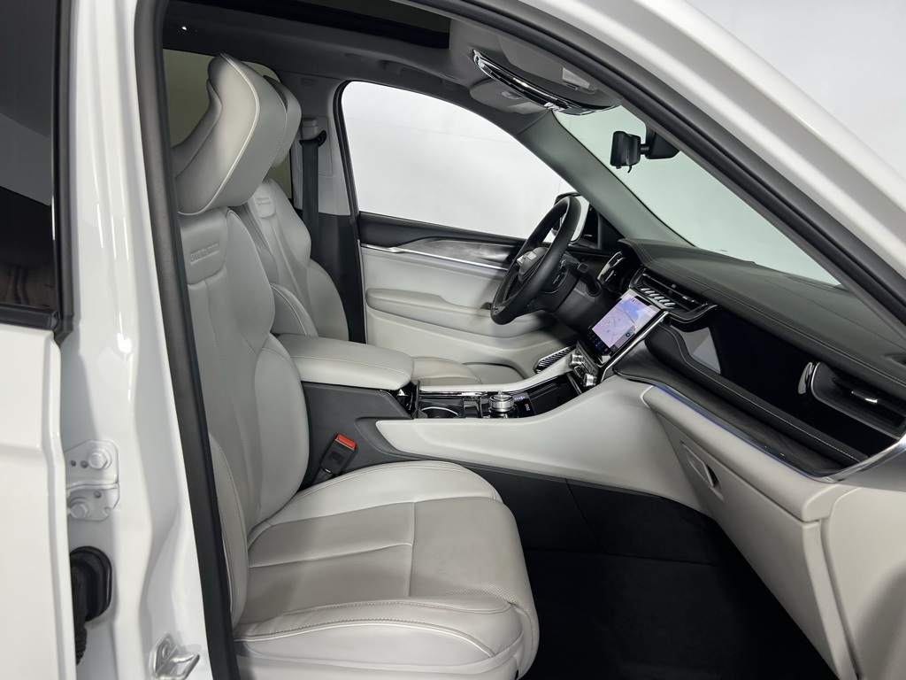 2022 Jeep Grand Cherokee Overland 4xe photo 26
