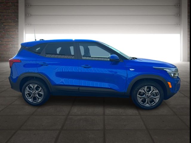2024 Kia Seltos LX photo 6