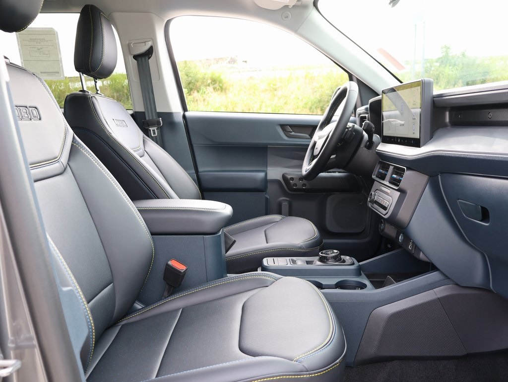 2025 Ford Maverick photo 9