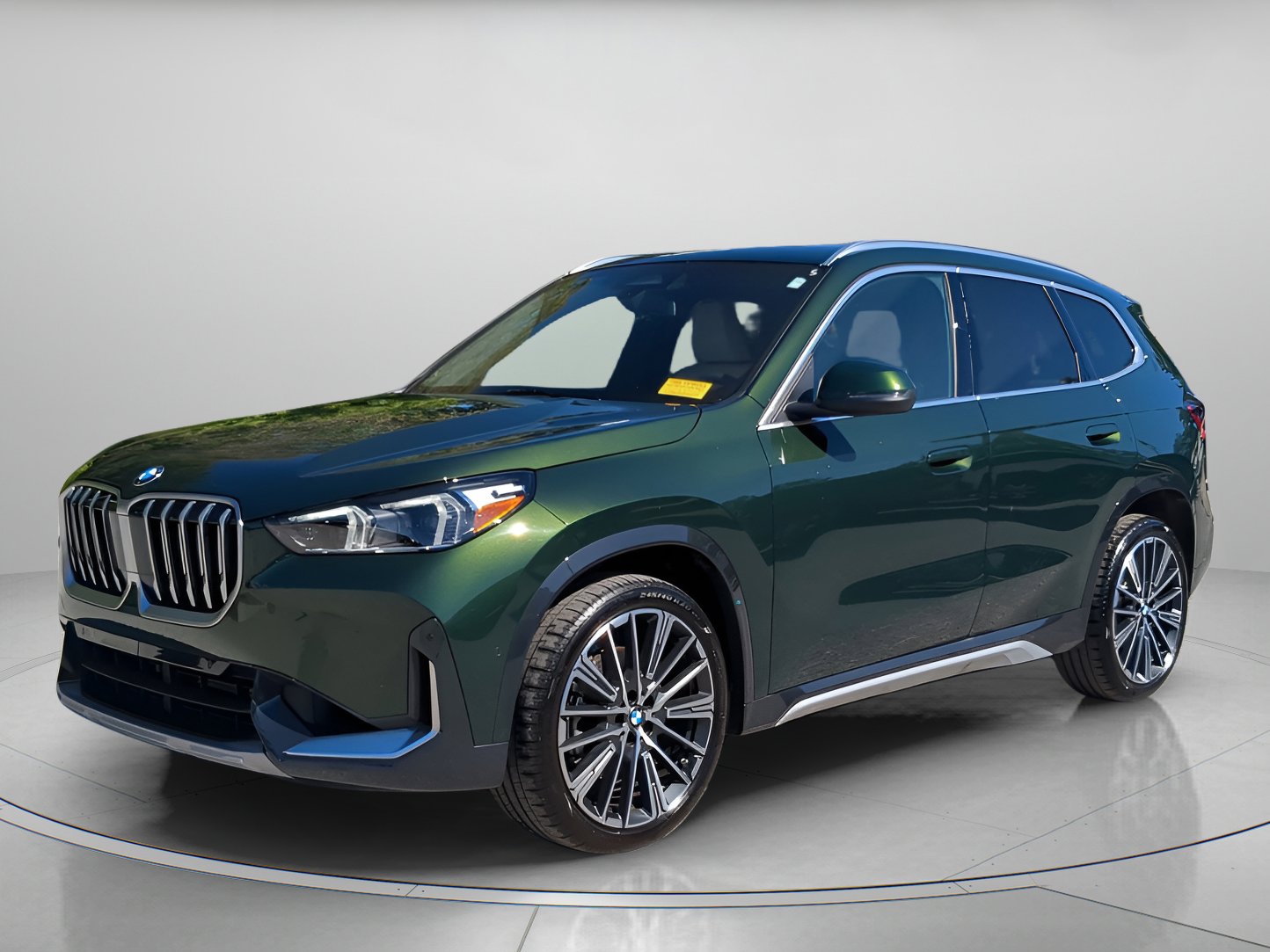 2025 BMW X1 28i's photo