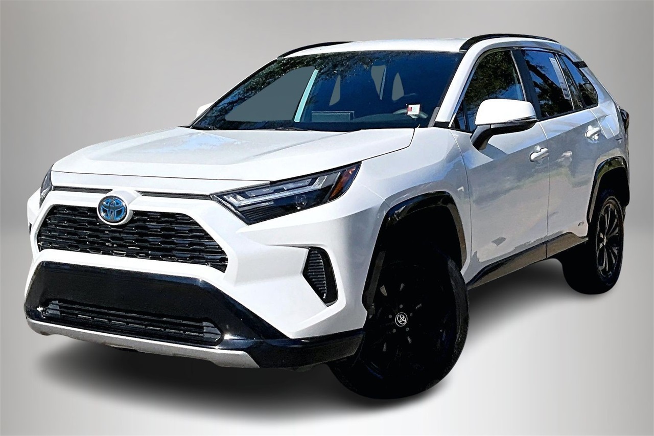 2023 Toyota RAV4 SE's photo