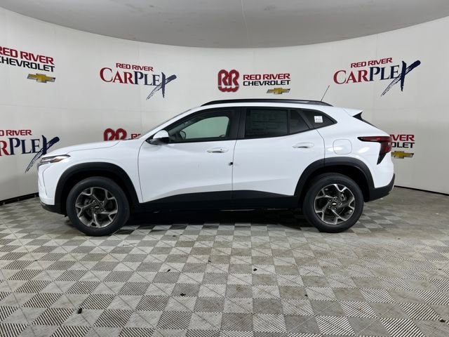 2026 Chevrolet Trax LT photo 2