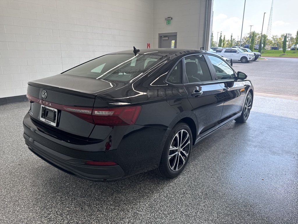 2025 Volkswagen Jetta 1.5T Sport photo 4