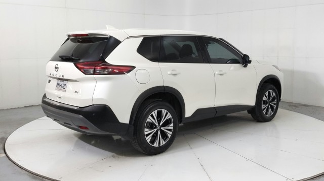Used 2021  Nissan SV image 5