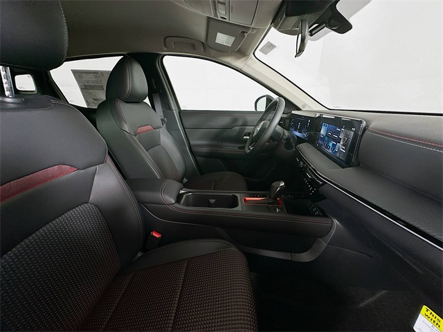 2025 Nissan Kicks SR photo 26