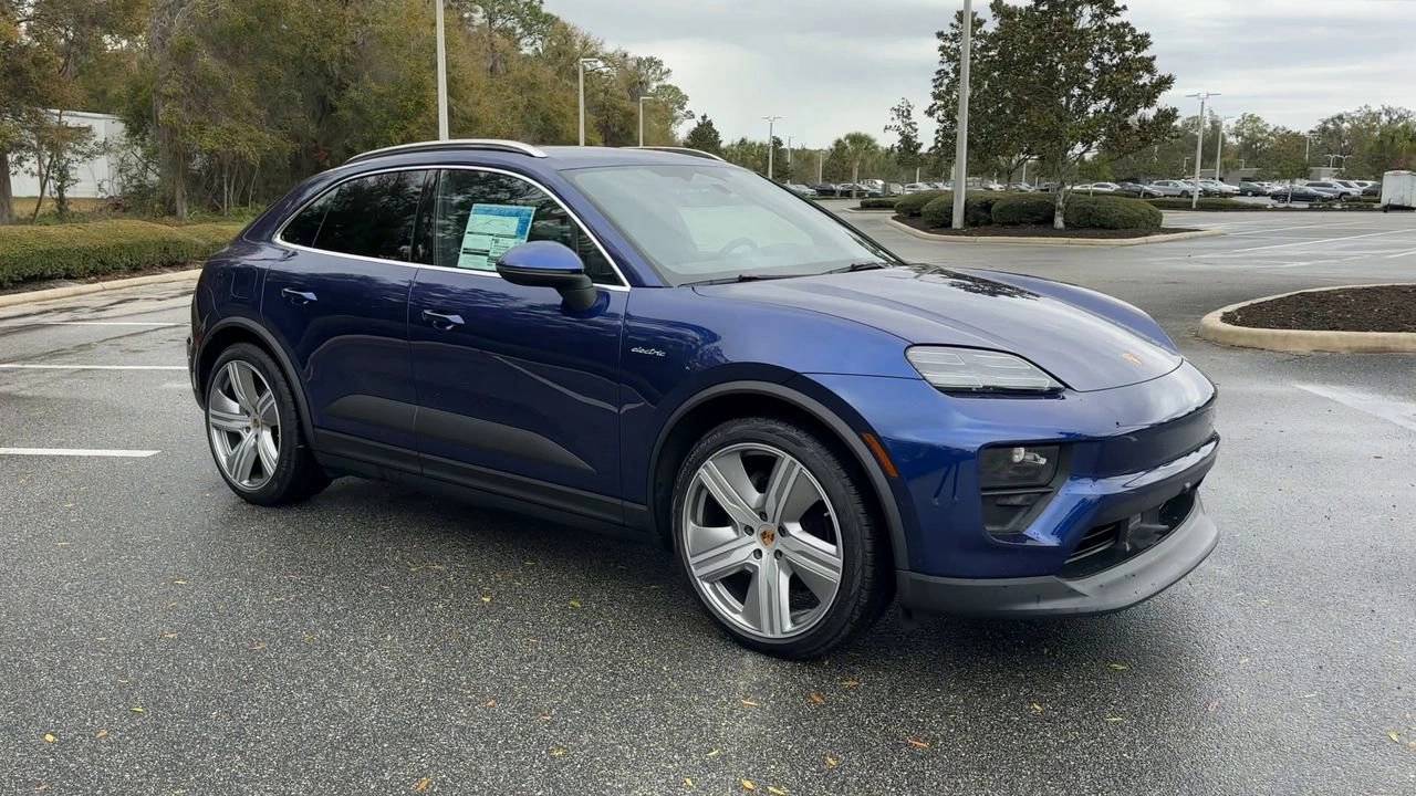 2024 Porsche Macan 4 Electric photo 2