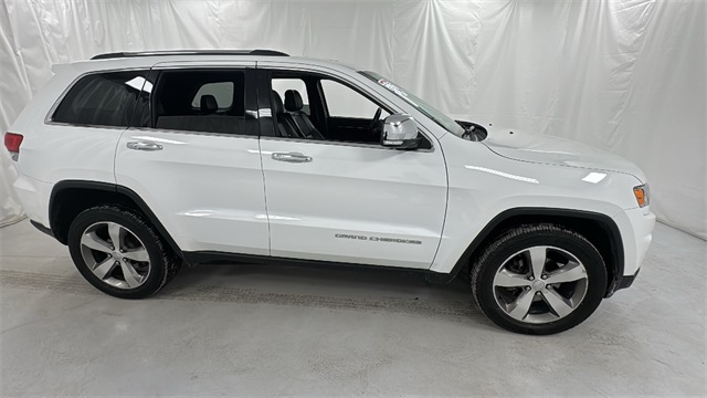 Used 2015 Jeep Grand Cherokee Limited with VIN 1C4RJFBG4FC172458 for sale in Janesville, WI