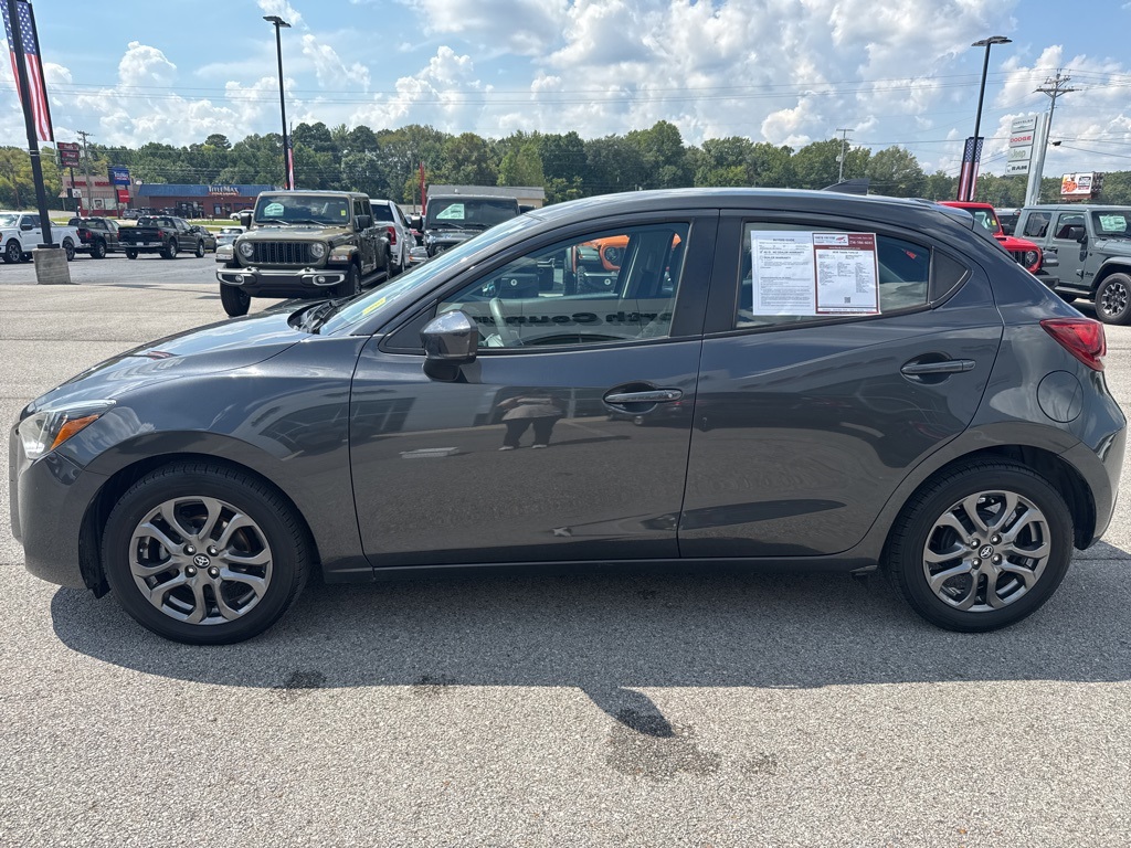 2020 Toyota Yaris LE photo 3