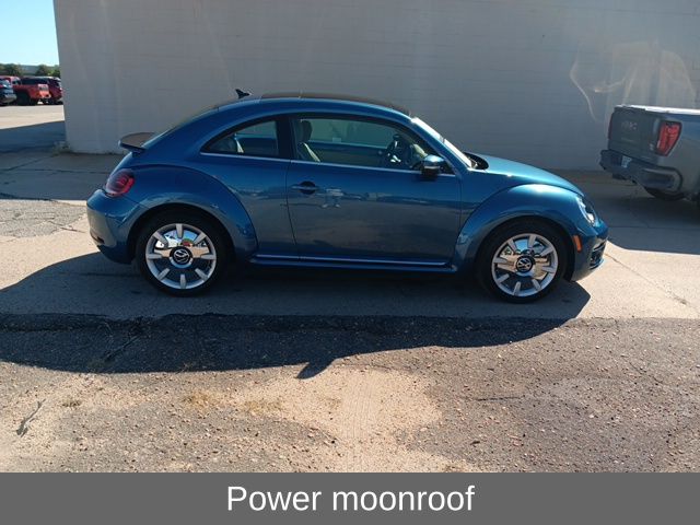 2019 Volkswagen Beetle SE photo 4
