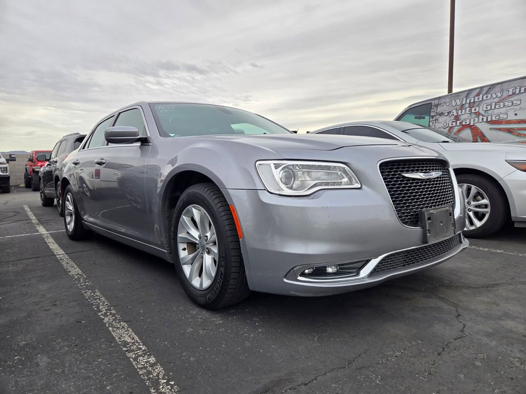 2016 Chrysler 300 Limited's photo