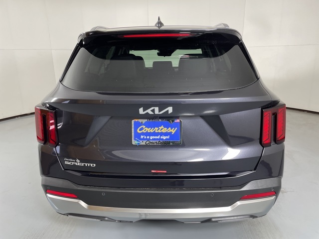 2025 Kia Sorento S photo 7