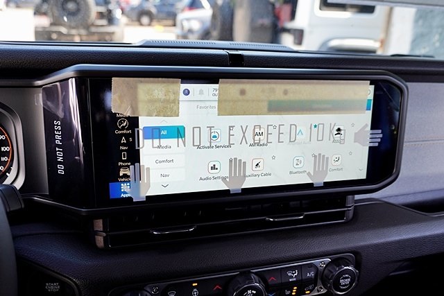 New 2025 Hydro Blue Pearl-Coat Exterior Paint Jeep Sport S image 32