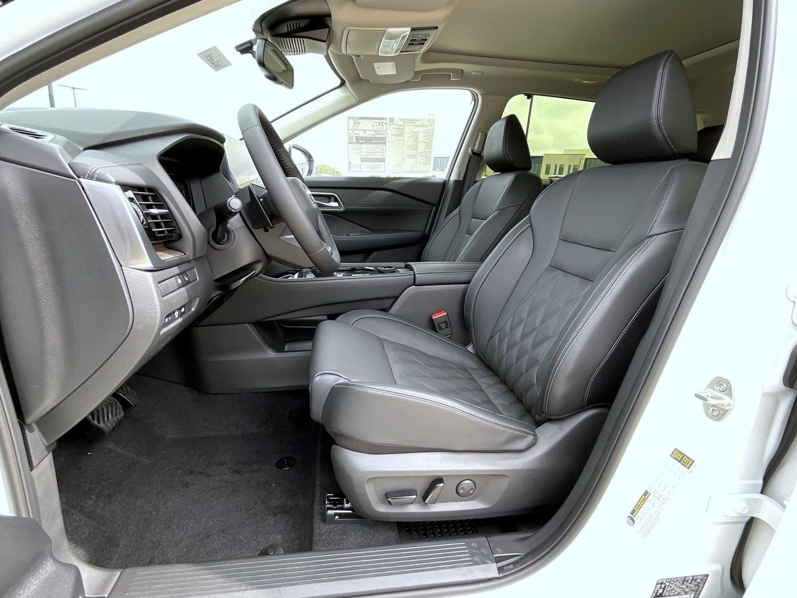 2026 Nissan Rogue Platinum photo 9