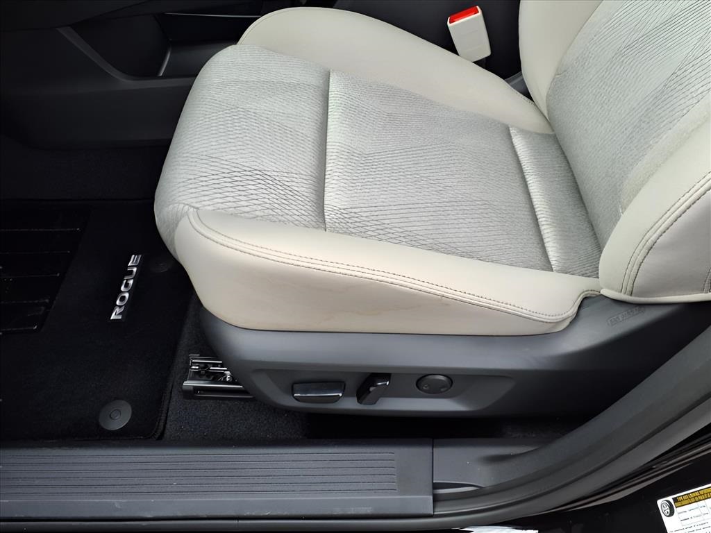 2025 Nissan Rogue SV photo 16