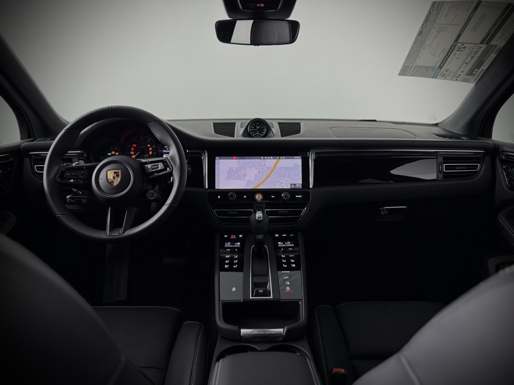 2025 Porsche Macan T photo 23